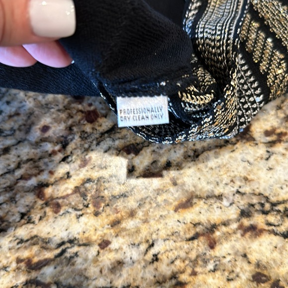 EUC St. John Sport metallic knit shell - size Large - Picture 4 of 8